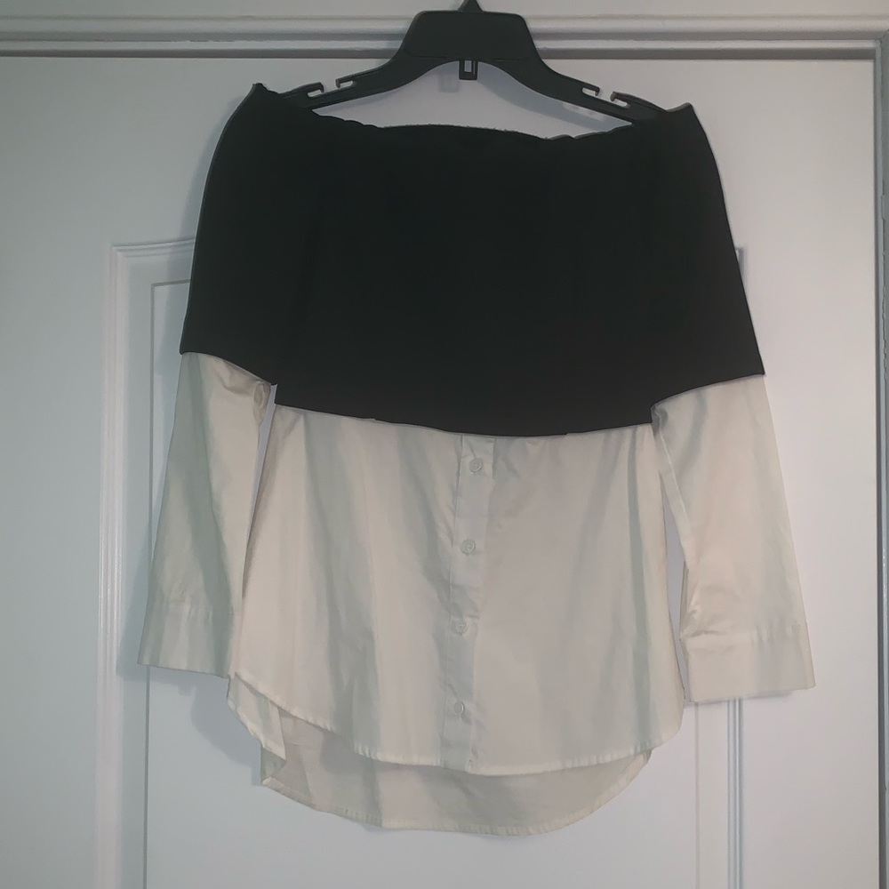 DO+BE Off-Shoulder Two Tone Shirt/Top. Size small